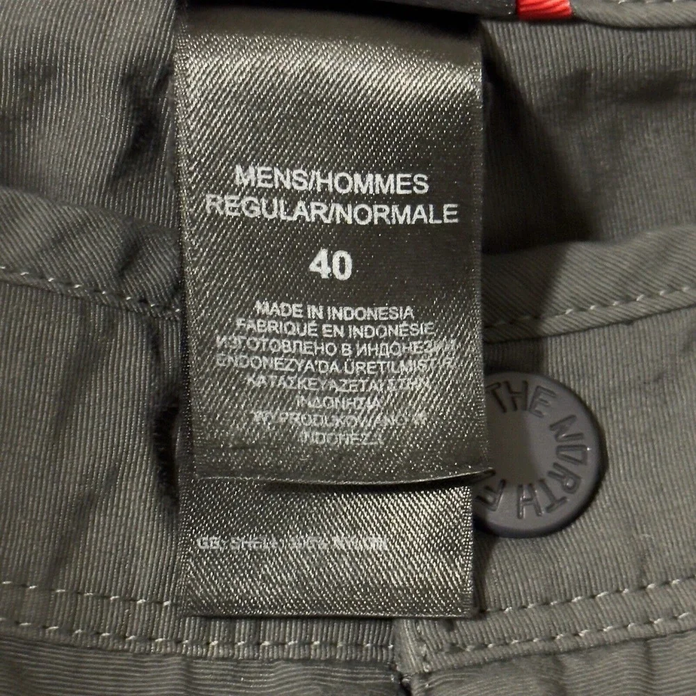 THE‎ NORTH FACE Hiking Cargo Shorts Mens Size 40 Gray Pockets Button Snap